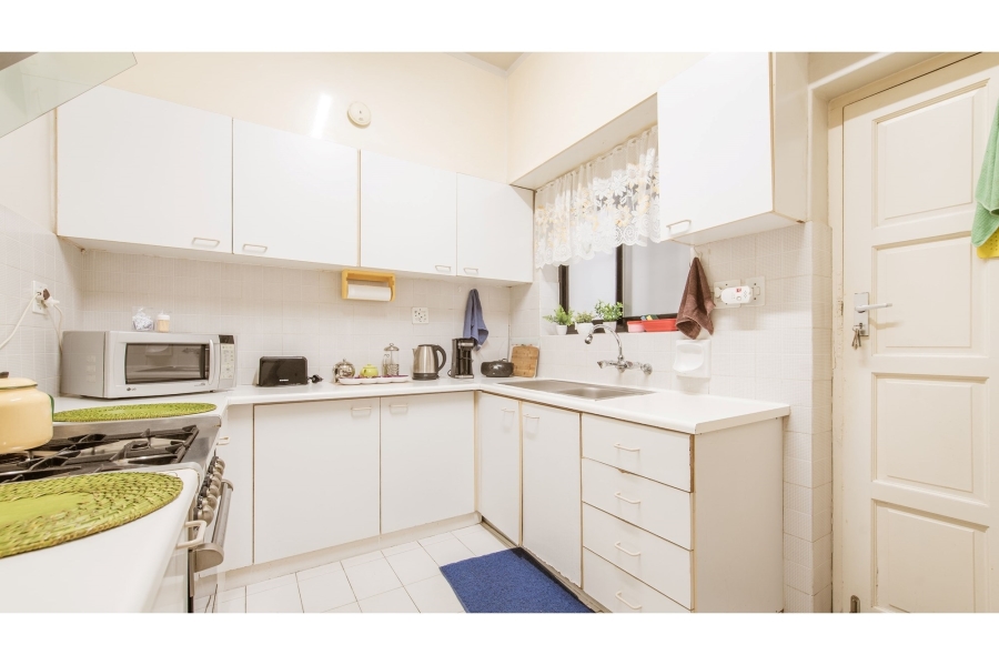 5 Bedroom Property for Sale in Green Point Western Cape